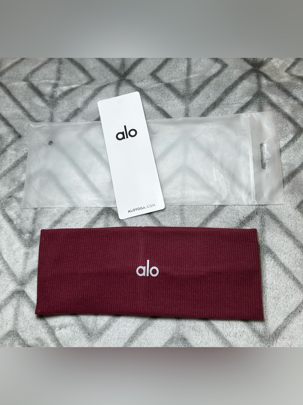 Alo Yoga Ribbed Maroon Headband with Logo